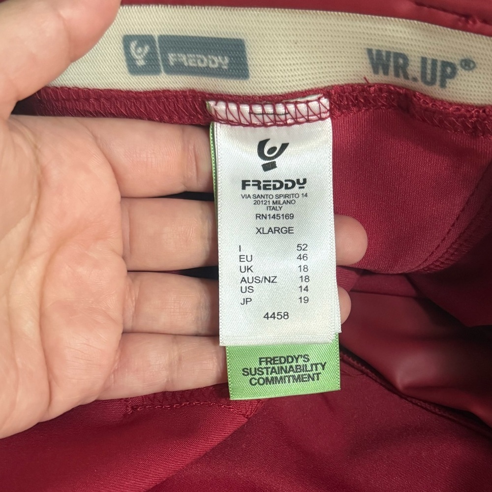 Freddy WRUP Curvy Faux Leather - High Waisted - Ankle
Length Pant - Picture 10 of 12